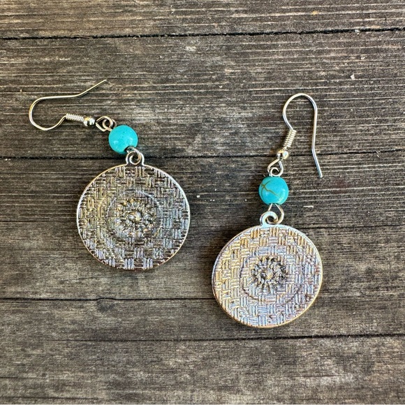 Boho 🌻 Silver Tone Medallion Dangle Drop Earrings Blue Burgundy Enamel Western - Picture 6 of 9